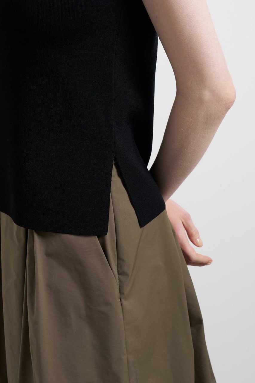 【ランバン オン ブルー/LANVIN en Bleu】のスクエアネックノースリーブニット 人気、トレンドファッション・服の通販 founy(ファニー) ファッション Fashion レディースファッション Fashion for Women トップス・カットソー Cut & Sew Tops ニット Knit Tops & Sweaters キャミソール&ノースリーブ Camisoles & Sleeveless Tops カジュアルプルオーバー・ニットトップス Pullovers & Knit Tops / Casual Pullovers 2026年 2026 インナー Innerwear カーディガン Cardigan, Knitwear ジャケット Jacket, Outerwear スクエア Square, Square Shape デコルテ Décolleté, Neckline ノースリーブ Sleeveless, No-Sleeve ファブリック Fabric, Textile ベーシック Basic, Essential 夏 Summer 春 Spring S/S・春夏 SS, Spring/Summer, Warm Season other-5|ID: prp329100004369514 ipo3291000000035955396