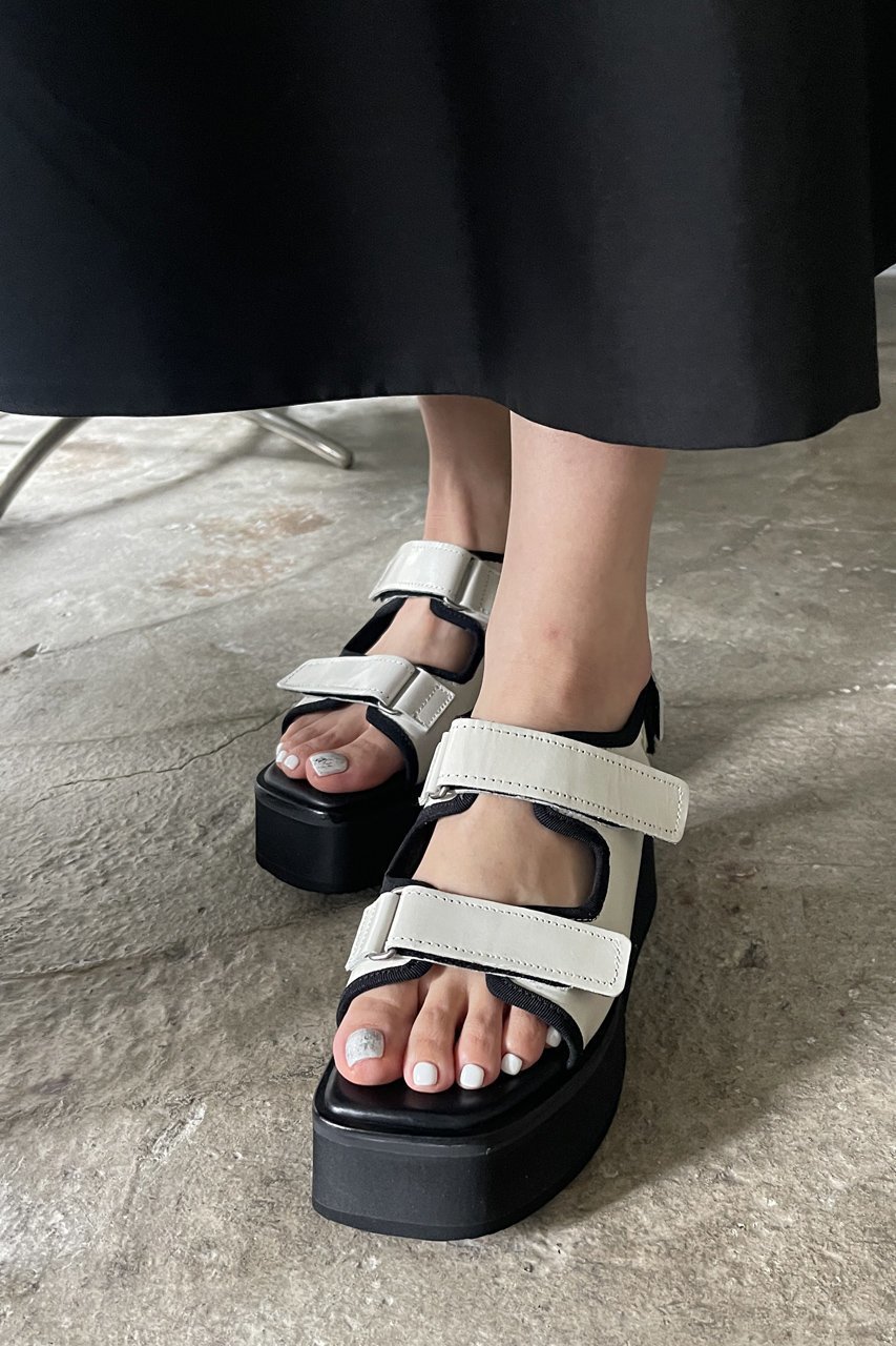 【ピアッカセッテ/ph7+】の厚底ベルクロストラップサンダル 人気、トレンドファッション・服の通販 founy(ファニー) 　ファッション　Fashion　レディースファッション　Fashion for Women　なめらか　Smooth, Silky Texture　サンダル　Sandals, Summer Shoes　シンプル　Simple, Minimal　フィット　Fit, Slim Fit　ラップ　Wrap, Wrap Design　リュクス　Luxury, Elegant, High-End, Chic　エレガント 上品　Elegant　厚底　Platform Shoes　other-2|ID: prp329100004369555 ipo3291000000032804237