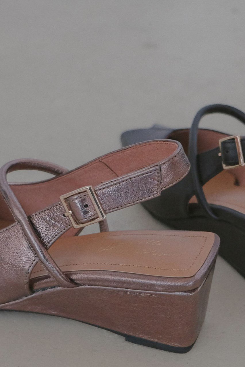 【ダニエラ アンド ジェマ/Daniella & GEMMA】のピープトゥバックベルトウエッジパンプス 人気、トレンドファッション・服の通販 founy(ファニー) ファッション Fashion レディースファッション Fashion for Women バッグ Bags ベルト&ウエストマーク Belts & Waist Accessories クッション Cushion, Throw Pillow クール Cool, Chic シェイプ Shape, Slim Fit スクエア Square, Square Shape フィット Fit, Slim Fit other-7|ID: prp329100004369614 ipo3291000000035475334