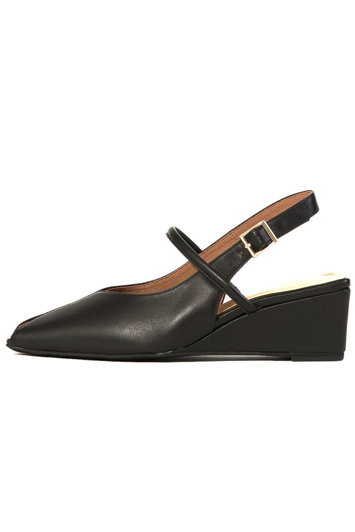 【ダニエラ アンド ジェマ/Daniella & GEMMA】のピープトゥバックベルトウエッジパンプス インテリア・キッズ・メンズ・レディースファッション・服の通販 founy(ファニー) https://founy.com/ ファッション Fashion レディースファッション Fashion for Women バッグ Bags ベルト&ウエストマーク Belts & Waist Accessories クッション Cushion, Throw Pillow クール Cool, Chic シェイプ Shape, Slim Fit スクエア Square, Square Shape フィット Fit, Slim Fit |ID: prp329100004369614 ipo3291000000035969038