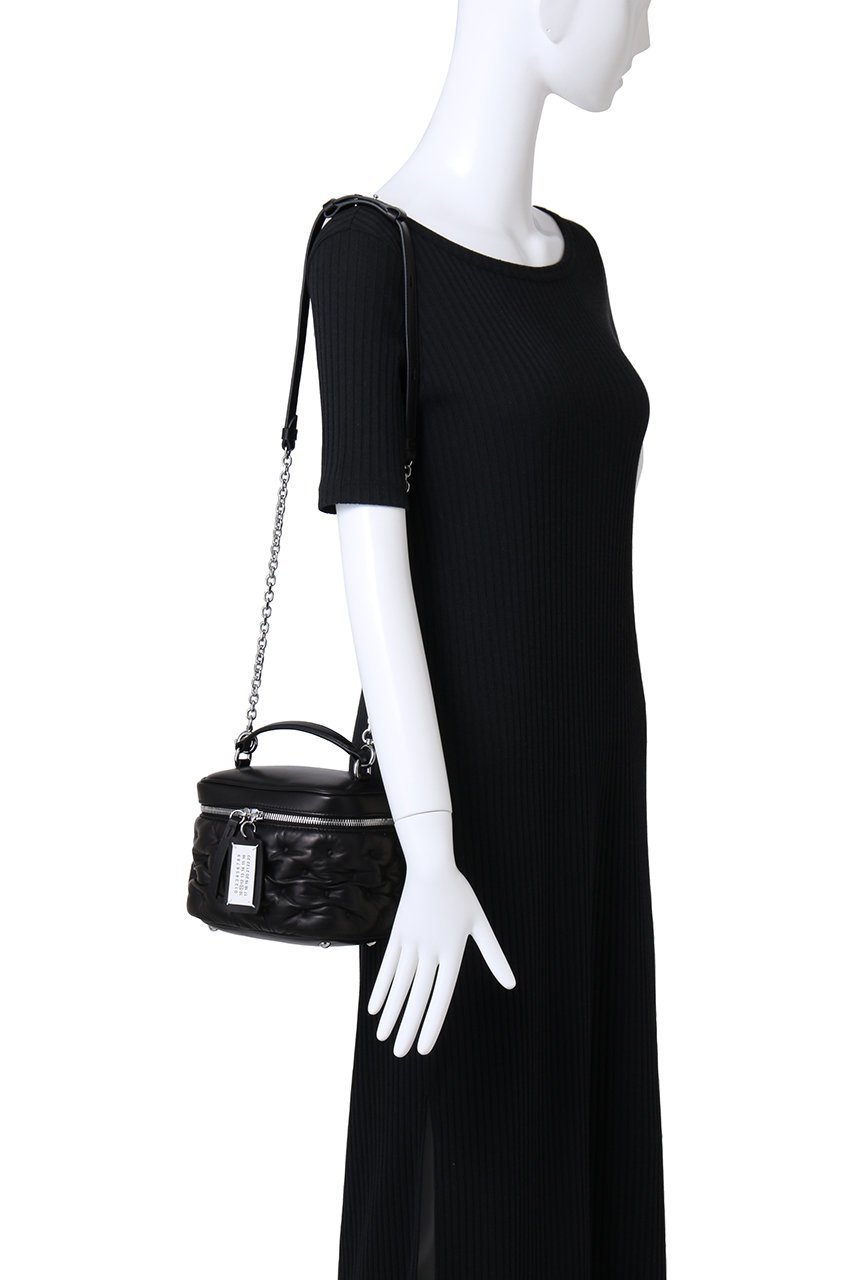 【メゾン マルジェラ/MAISON MARGIELA】の【UNISEX】グラムスラム エンブロイダリー バニティーバッグ 人気、トレンドファッション・服の通販 founy(ファニー) 　ファッション　Fashion　レディースファッション　WOMEN　バッグ　Bag　ユニセックス　Unisex　おすすめ　Recommend　エンブロイダリー　Embroidery　オケージョン　Occasion　キルティング　Quilting　ジップ　Zip　ハンドバッグ　Handbag　パーティ　Party　フォルム　Form　人気　Popularity　other-2|ID: prp329100004379403 ipo3291000000031335056