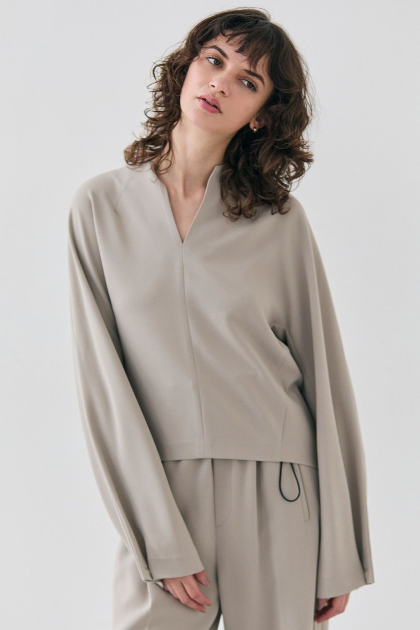 【ベイジ,/BEIGE,】のRUE(ルー)/スリットネックフォルムブラウス 人気、トレンドファッション・服の通販 founy(ファニー) 　ファッション　Fashion　レディースファッション　Fashion for Women　トップス・カットソー　Cut & Sew Tops　シャツ・ブラウス・オフィスカジュアル　Elegant Blouses & Button-Ups　シンプル　Simple, Minimal　スリット　Slit, Slit Detail　スリーブ　Sleeve, Long Sleeve / Short Sleeve　ファブリック　Fabric, Textile　ベーシック　Basic, Essential　ボトム　Bottoms, Lower Wear　リュクス　Luxury, Elegant, High-End, Chic　ロング　Long, Long-Length　エレガント 上品　Elegant　other-7|ID: prp329100004382944 ipo3291000000032866337