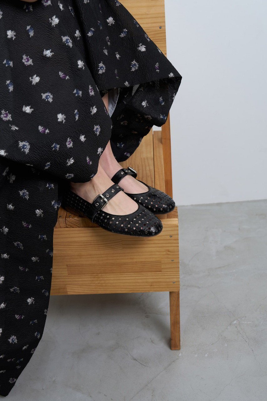 【ランバン オン ブルー/LANVIN en Bleu】のパンチングレザーバレエシューズ 人気、トレンドファッション・服の通販 founy(ファニー) 　ファッション　Fashion　レディースファッション　Fashion for Women　シューズ　Shoes, Footwear　トレンド　Trend, Trending Now　バレエ　Ballet, Ballet Style　フィット　Fit, Slim Fit　フラット　Flat, Flat Shoes　ラグジュアリー　Luxury, Elegant　ラップ　Wrap, Wrap Design　夏　Summer　春　Spring　S/S・春夏　SS, Spring/Summer, Warm Season　other-8|ID: prp329100004383083 ipo3291000000032858708