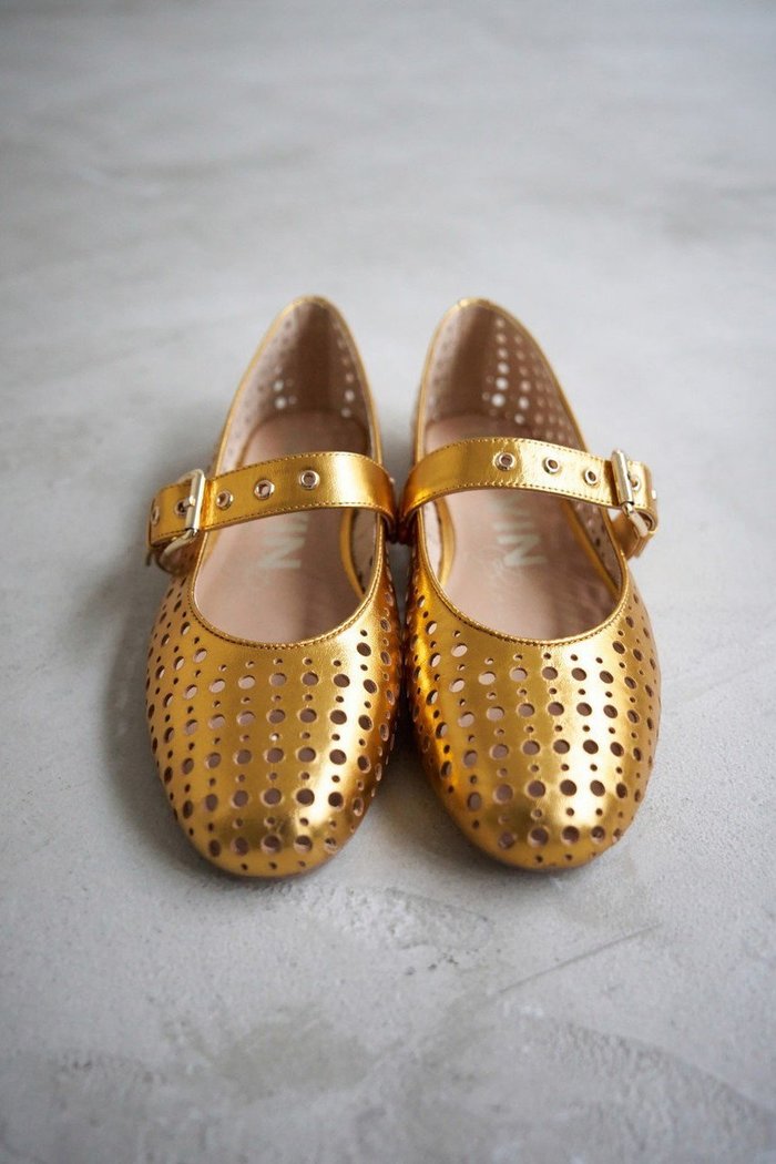 【ランバン オン ブルー/LANVIN en Bleu】のパンチングレザーバレエシューズ インテリア・キッズ・メンズ・レディースファッション・服の通販 founy(ファニー) https://founy.com/ ファッション Fashion レディースファッション Fashion for Women シューズ Shoes, Footwear トレンド Trend, Trending Now バレエ Ballet, Ballet Style フィット Fit, Slim Fit フラット Flat, Flat Shoes ラグジュアリー Luxury, Elegant ラップ Wrap, Wrap Design 夏 Summer 春 Spring S/S・春夏 SS, Spring/Summer, Warm Season |ID: prp329100004383083 ipo3291000000036240486