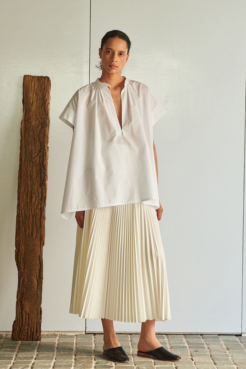 【イレーヴ/YLEVE】の【YLEVE×BOURRIENNE】コットン タイプライターシャツ/KADO 人気、トレンドファッション・服の通販 founy(ファニー) 　ファッション　Fashion　レディースファッション　Fashion for Women　トップス・カットソー　Cut & Sew Tops　シャツ・ブラウス・オフィスカジュアル　Elegant Blouses & Button-Ups　ショート　Short, Short Length　スリーブ　Sleeve, Long Sleeve / Short Sleeve　タイプライター　Typewriter Fabric, Crisp Cotton　ドレープ　Drape, Draping Fabric　フェミニン　Feminine, Girly　モダン　Modern, Contemporary　other-6|ID: prp329100004385004 ipo3291000000033821745