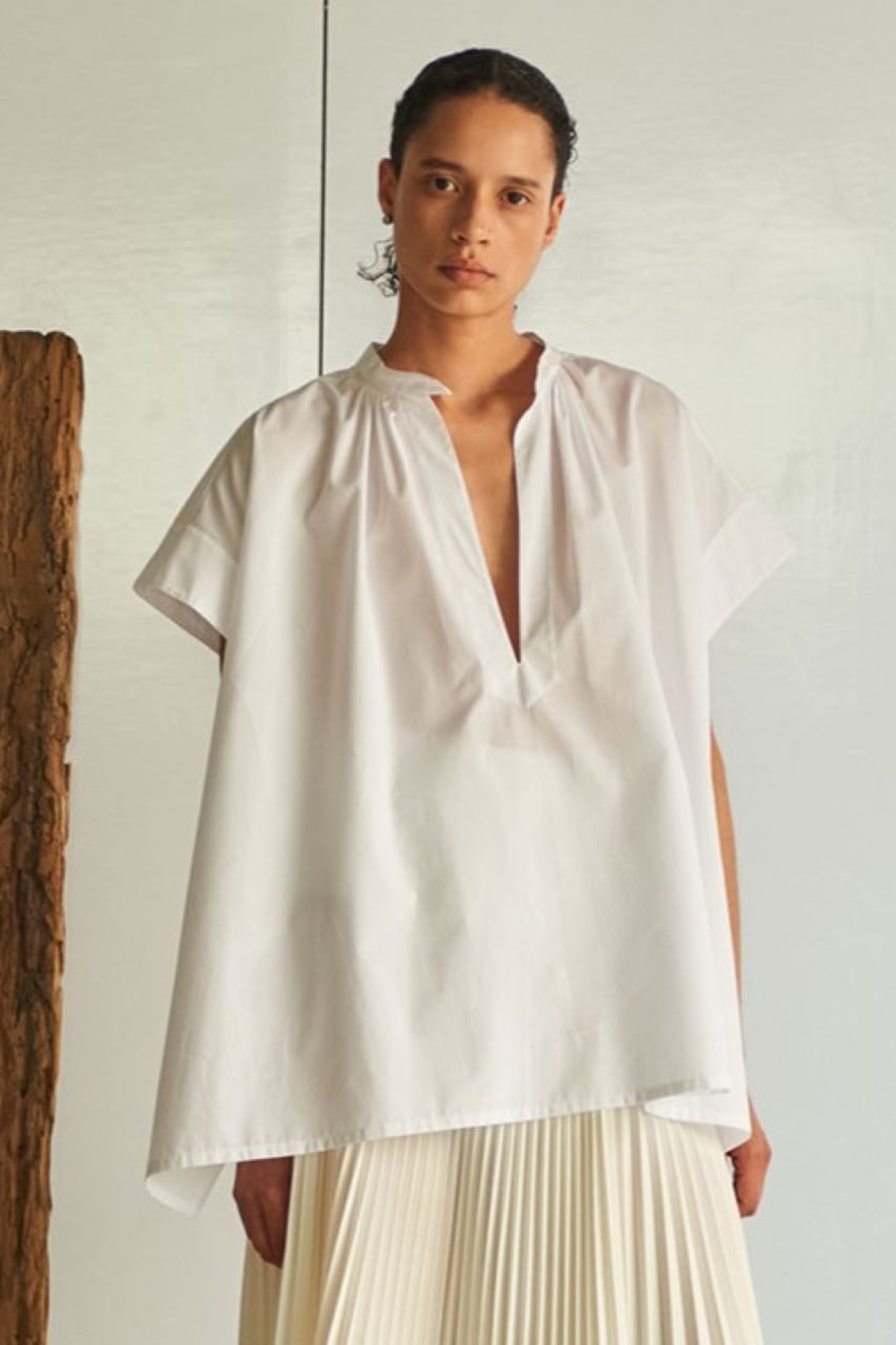 【イレーヴ/YLEVE】の【YLEVE×BOURRIENNE】コットン タイプライターシャツ/KADO 人気、トレンドファッション・服の通販 founy(ファニー) 　ファッション　Fashion　レディースファッション　Fashion for Women　トップス・カットソー　Cut & Sew Tops　シャツ・ブラウス・オフィスカジュアル　Elegant Blouses & Button-Ups　ショート　Short, Short Length　スリーブ　Sleeve, Long Sleeve / Short Sleeve　タイプライター　Typewriter Fabric, Crisp Cotton　ドレープ　Drape, Draping Fabric　フェミニン　Feminine, Girly　モダン　Modern, Contemporary　other-8|ID: prp329100004385004 ipo3291000000033821747
