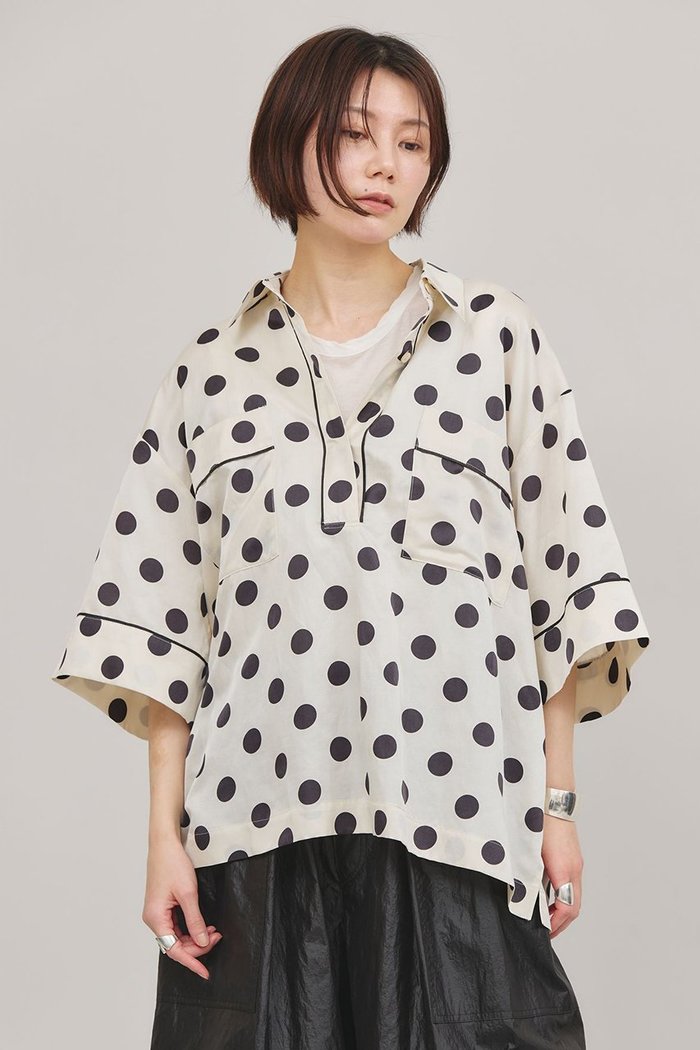【カレンソロジー/Curensology】の〈C.S.G〉サテンドットブラウス インテリア・キッズ・メンズ・レディースファッション・服の通販 founy(ファニー) https://founy.com/ ファッション Fashion レディースファッション Ladies' Fashion Online トップス・カットソー Cut & Sew Tops シャツ/ブラウス Elegant Blouses & Button-Ups おすすめ Recommend クラシック Classic サテン Satin ショート Short シルク Silk シンプル Simple スリーブ Sleeve ドット Dot パイピング Piping エレガント 上品 Elegant 再入荷 Restock/Back In Stock/Re Arrival 夏 Summer |ID: prp329100004385064 ipo3291000000032613636