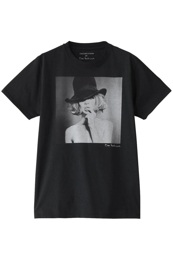 【クチュールドアダム/COUTURE D'ADAM】のSam Haskins プリントTシャツ インテリア・キッズ・メンズ・レディースファッション・服の通販 founy(ファニー) https://founy.com/ ファッション Fashion レディースファッション WOMEN トップス・カットソー Tops/Tshirt シャツ/ブラウス Shirts/Blouses ロング / Tシャツ T-Shirts カットソー Cut and Sewn ショート Short スリーブ Sleeve センター Center デニム Denim プリント Print ボトム Bottom モノトーン Monotone |ID: prp329100004388955 ipo3291000000030681986
