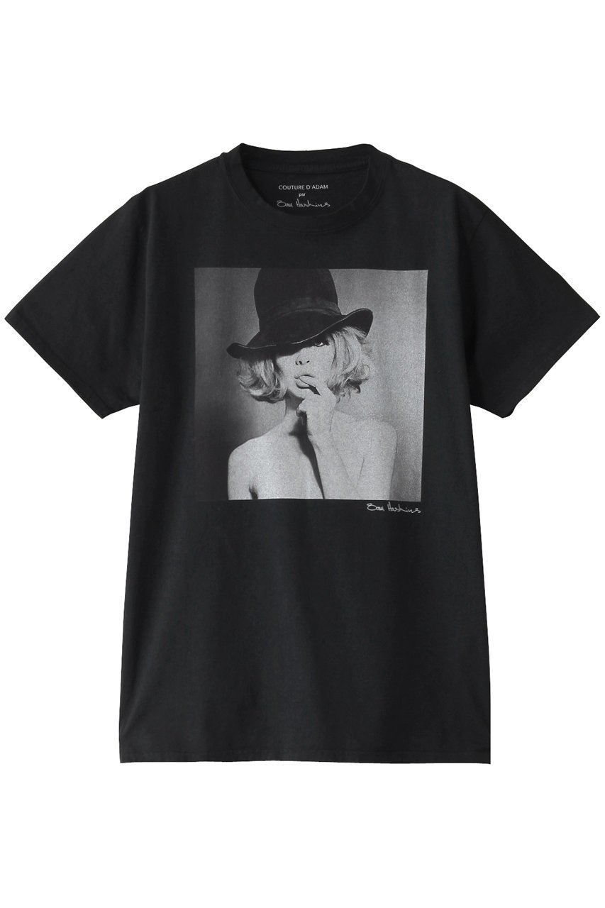 【クチュールドアダム/COUTURE D'ADAM】のSam Haskins プリントTシャツ 人気、トレンドファッション・服の通販 founy(ファニー) 　ファッション　Fashion　レディースファッション　WOMEN　トップス・カットソー　Tops/Tshirt　シャツ/ブラウス　Shirts/Blouses　ロング / Tシャツ　T-Shirts　カットソー　Cut and Sewn　2025年　2025　2025春夏・S/S　Ss,Spring/Summer,2025　ショート　Short　スリーブ　Sleeve　センター　Center　デニム　Denim　プリント　Print　ボトム　Bottom　モノトーン　Monotone　夏　Summer　春　Spring　S/S・春夏　Ss・Spring/Summer　 other-1|ID: prp329100004388955 ipo3291000000030681986