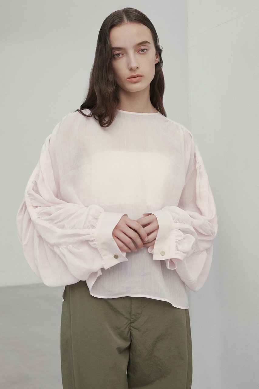 【ベイジ,/BEIGE,】のPAULINE(ポリーヌ)/タックギャザーリネンボリュームブラウス 人気、トレンドファッション・服の通販 founy(ファニー) 　ファッション　Fashion　レディースファッション　Fashion for Women　トップス・カットソー　Cut & Sew Tops　シャツ・ブラウス・オフィスカジュアル　Elegant Blouses & Button-Ups　エアリー　Airy Texture　ギャザー　Gathered, Ruffled　シンプル　Simple, Minimal　スラックス　Slacks, Dress Pants　スリーブ　Sleeve, Long Sleeve / Short Sleeve　デニム　Denim, Jeans Material　フェミニン　Feminine, Girly　リネン　Linen, Linen Fabric　ロング　Long, Long-Length　再入荷　Restock / Back in Stock　other-7|ID: prp329100004390394 ipo3291000000032865204