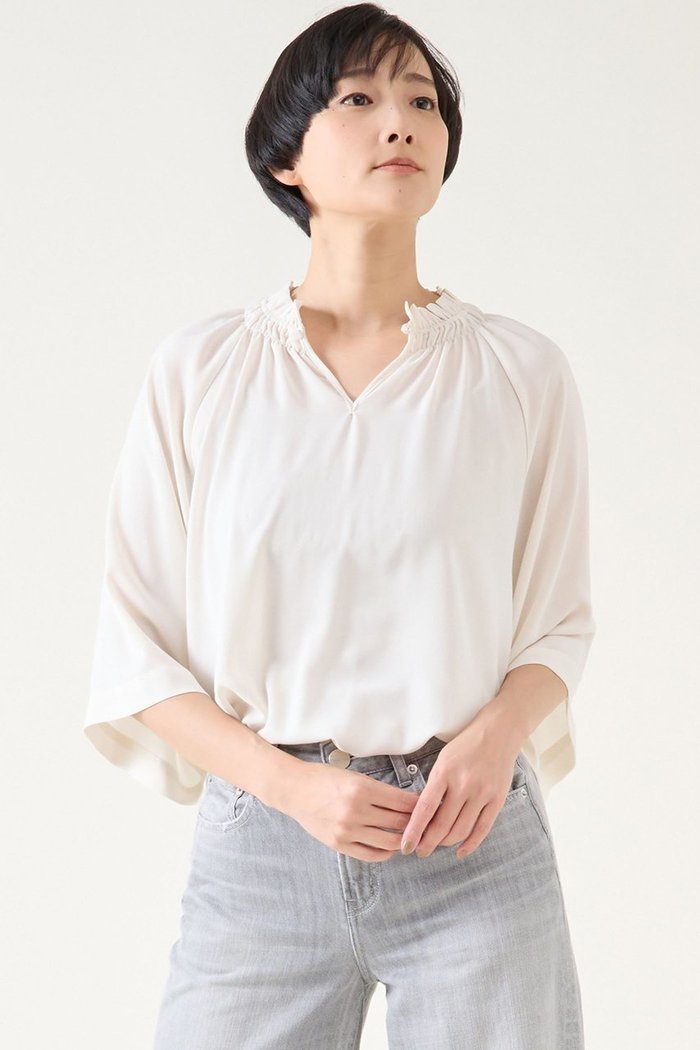 【マルティニーク/martinique】のパウダリージョーゼットブラウス インテリア・キッズ・メンズ・レディースファッション・服の通販 founy(ファニー) https://founy.com/ ファッション Fashion レディースファッション Fashion for Women トップス・カットソー Cut & Sew Tops シャツ・ブラウス・オフィスカジュアル Elegant Blouses & Button-Ups インナー Innerwear エレガント 上品 Elegant ギャザー Gathered, Ruffled ショート Short, Short Length ジャケット Jacket, Outerwear スリーブ Sleeve, Long Sleeve / Short Sleeve ドレープ Drape, Draping Fabric |ID: prp329100004394964 ipo3291000000032841955