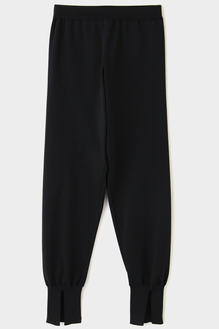 【ル フィル/LE PHIL】の【LE PHIL SPORTS】アクティブニットパンツ インテリア・キッズ・メンズ・レディースファッション・服の通販 founy(ファニー) https://founy.com/ ファッション Fashion レディースファッション Fashion for Women パンツ Pants & Trousers スポーツウェア Functional & Stylish Sportswear スポーツ パンツ Workout Pants / Training Shorts / Joggers ストレッチ Stretch, Stretchy Fabric スポーツ Sports, Activewear スリット Slit, Slit Detail ボトム Bottoms, Lower Wear ポケット Pocket, Pocket Detail リラックス Relax, Relaxed Fit エレガント 上品 Elegant 軽量 Lightweight, Ultra Light |ID: prp329100004394996 ipo3291000000035493031