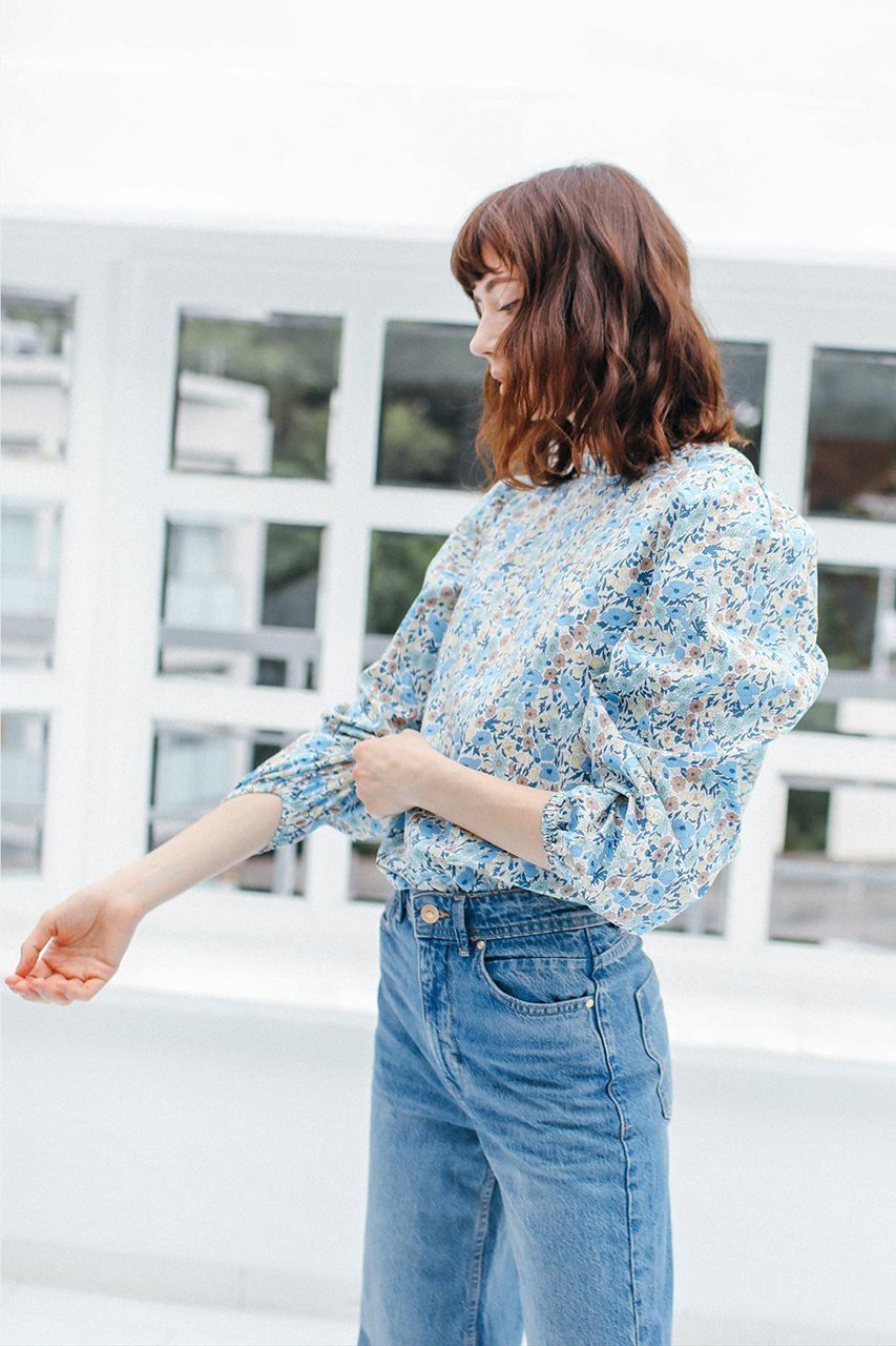【アミカ/AMICA】のエターナルフラワーブラウス 人気、トレンドファッション・服の通販 founy(ファニー) 　ファッション　Fashion　レディースファッション　Fashion for Women　トップス・カットソー　Cut & Sew Tops　シャツ・ブラウス・オフィスカジュアル　Elegant Blouses & Button-Ups　ギャザー　Gathered, Ruffled　スリーブ　Sleeve, Long Sleeve / Short Sleeve　デニム　Denim, Jeans Material　プリント　Print, Printed Pattern　ロング　Long, Long-Length　other-7|ID: prp329100004403515 ipo3291000000032807626