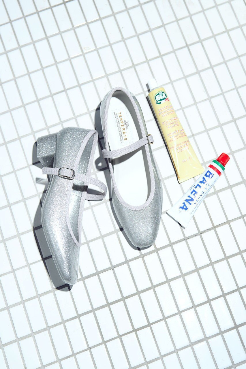 【テンパレイト/TEMPERATE】のCANNON GLITTER 35mmヒール ストラップパンプス(レイン対応) 人気、トレンドファッション・服の通販 founy(ファニー) 　ファッション　Fashion　レディースファッション　Fashion for Women　おすすめ　Recommended / Our Picks　インソール　Shoe Insole　グリッター　Glitter, Sparkle　シューズ　Shoes, Footwear　ストラップパンプス　Strap Pumps, Strappy Heels　プレーン　Plain, Simple　ラバー　Rubber, Rubber Sole　レイン　Rain, Rainproof　エレガント 上品　Elegant　ビジネス 仕事 通勤　Business / Work / Commuting　other-2|ID: prp329100004406009 ipo3291000000036033379