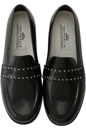 【テンパレイト/TEMPERATE】 KEITH シルバースタッズ スリッポン(レイン対応)人気、トレンドファッション・服の通販 founy(ファニー) ファッション Fashion レディースファッション Fashion for Women インソール Shoe Insole エナメル Patent Leather シューズ Shoes, Footwear シンプル Simple, Minimal スリッポン Slip-On, Loafer ラバー Rubber, Rubber Sole レイン Rain, Rainproof 再入荷 Restock / Back in Stock |ID:prp329100004406027