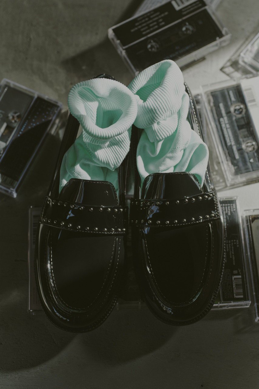 【テンパレイト/TEMPERATE】のKEITH シルバースタッズ スリッポン(レイン対応) 人気、トレンドファッション・服の通販 founy(ファニー) 　ファッション　Fashion　レディースファッション　Fashion for Women　インソール　Shoe Insole　エナメル　Patent Leather　シューズ　Shoes, Footwear　シンプル　Simple, Minimal　スリッポン　Slip-On, Loafer　ラバー　Rubber, Rubber Sole　レイン　Rain, Rainproof　再入荷　Restock / Back in Stock　other-2|ID: prp329100004406027 ipo3291000000036000335