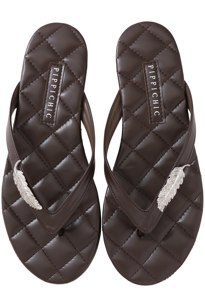 【ピッピシック/Pippichic】の【ELLE SHOP限定】CHIC CHIC FEATHER トングサンダル インテリア・キッズ・メンズ・レディースファッション・服の通販 founy(ファニー) 　ファッション　Fashion　レディースファッション　Fashion for Women　インソール　Shoe Insole　エレガント 上品　Elegant　キルティング　Quilted, Quilting　サンダル　Sandals, Summer Shoes　シルバー　Silver, Metallic Silver　ビーチ　Beach, Seaside　フェザー　Feather, Feather Detail　モチーフ　Motif, Design Theme　リゾート　Resort, Vacation Style　ダークブラウン|ID: prp329100004410784 ipo3291000000034953015