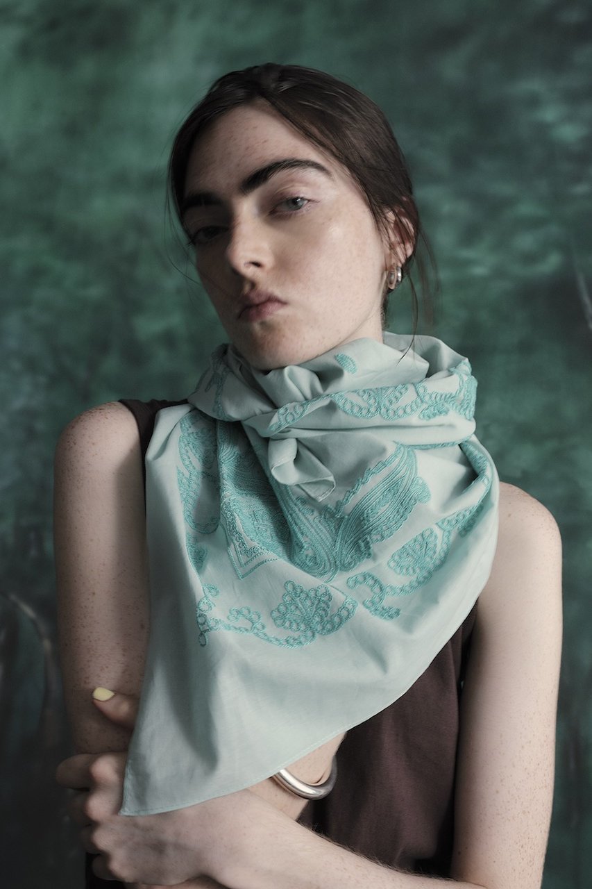 【スロウ/THROW】のEVERLY 刺繍バンダナスカーフ 人気、トレンドファッション・服の通販 founy(ファニー) 　ファッション　Fashion　レディースファッション　Fashion for Women　ストール　Soft & Warm Scarves　マフラー・スヌード / 冬小物の定番　Scarves & Mufflers　エレガント 上品　Elegant　シンプル　Simple, Minimal　スカーフ　Scarf, Neckwear　ストール　Stole, Wrap　マフラー　Scarf, Muffler　other-2|ID: prp329100004410830 ipo3291000000032814754