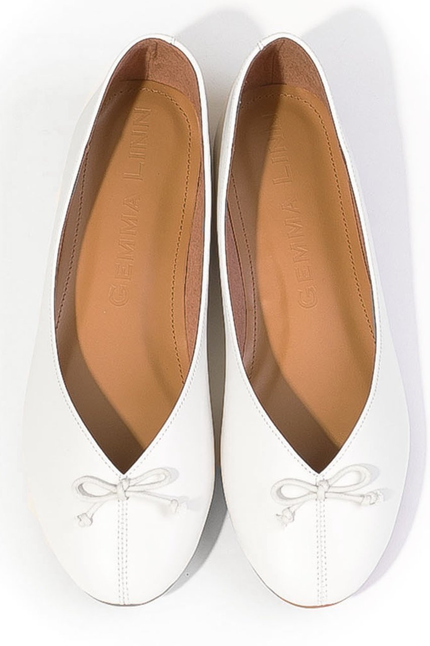 【ダニエラ アンド ジェマ/Daniella & GEMMA】の甲浅ラウンドバレエシューズ インテリア・キッズ・メンズ・レディースファッション・服の通販 founy(ファニー) 　ファッション　Fashion　レディースファッション　Fashion for Women　カッティング　Cutting Detail　クッション　Cushion, Throw Pillow　シューズ　Shoes, Footwear　シンプル　Simple, Minimal　バレエ　Ballet, Ballet Style　フラット　Flat, Flat Shoes　リボン　Ribbon, Bow　再入荷　Restock / Back in Stock　夏　Summer　春　Spring　S/S・春夏　SS, Spring/Summer, Warm Season　ホワイト|ID: prp329100004417205 ipo3291000000036064728