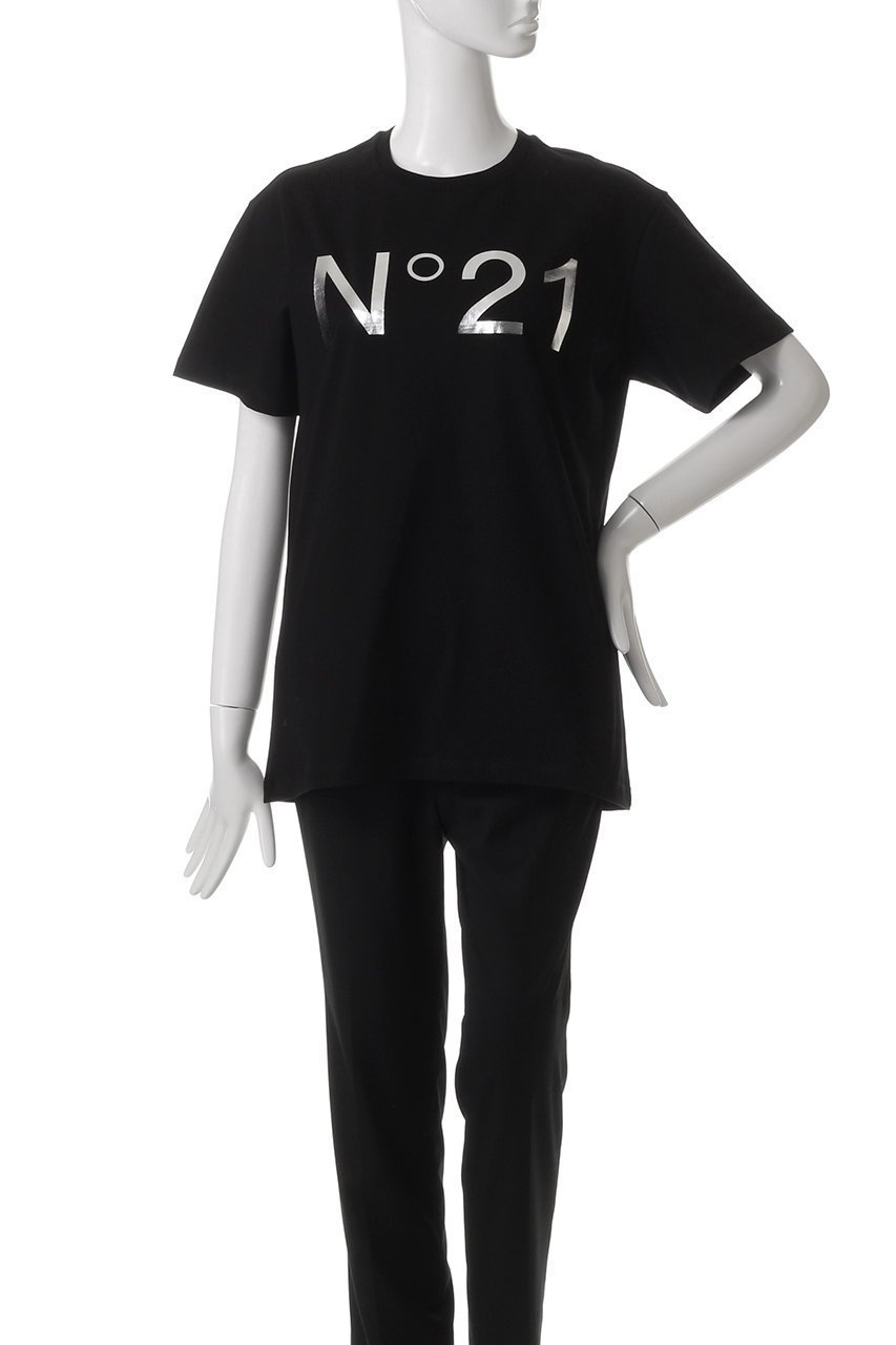 【ヌメロ ヴェントゥーノ/N°21】の【UNISEX】シルバーロゴTシャツ 人気、トレンドファッション・服の通販 founy(ファニー) 　ファッション　Fashion　レディースファッション　Fashion for Women　トップス・カットソー　Cut & Sew Tops　シャツ・ブラウス・オフィスカジュアル　Elegant Blouses & Button-Ups　ロングTシャツ・Tシャツ　Longline T-Shirts & Tees　カットソー・ベーシックTシャツ　Cut-and-Sewn Tops / Stretch Tees & Basics　ユニセックス　Unisex, Genderless　ショート　Short, Short Length　シルバー　Silver, Metallic Silver　スタイリッシュ　Stylish, Fashionable　スリーブ　Sleeve, Long Sleeve / Short Sleeve　ハーフ　Half, Half-Length　フロント　Front, Front Design　ベーシック　Basic, Essential　other-2|ID: prp329100004417211 ipo3291000000032869411