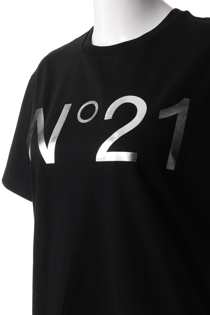 【ヌメロ ヴェントゥーノ/N°21】の【UNISEX】シルバーロゴTシャツ 人気、トレンドファッション・服の通販 founy(ファニー) 　ファッション　Fashion　レディースファッション　Fashion for Women　トップス・カットソー　Cut & Sew Tops　シャツ・ブラウス・オフィスカジュアル　Elegant Blouses & Button-Ups　ロングTシャツ・Tシャツ　Longline T-Shirts & Tees　カットソー・ベーシックTシャツ　Cut-and-Sewn Tops / Stretch Tees & Basics　ユニセックス　Unisex, Genderless　ショート　Short, Short Length　シルバー　Silver, Metallic Silver　スタイリッシュ　Stylish, Fashionable　スリーブ　Sleeve, Long Sleeve / Short Sleeve　ハーフ　Half, Half-Length　フロント　Front, Front Design　ベーシック　Basic, Essential　other-5|ID: prp329100004417211 ipo3291000000032869426