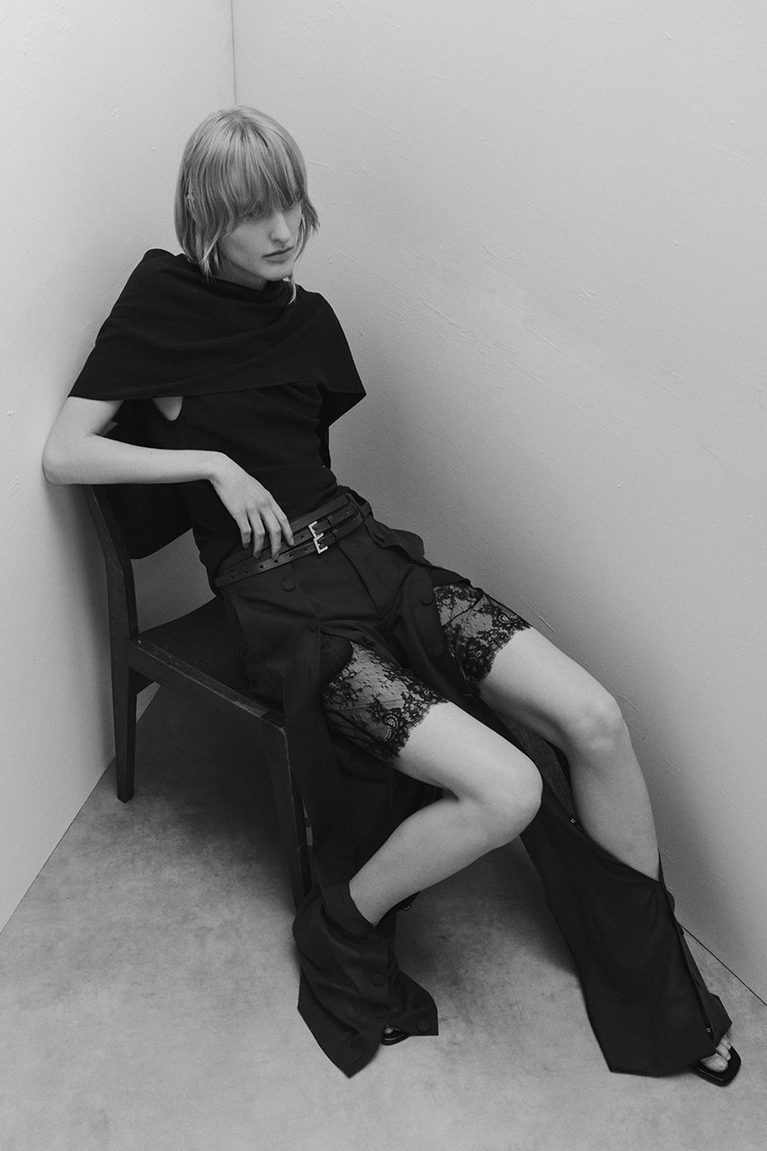 【カナコ サカイ/KANAKO SAKAI】のSCARF DETAILED サテントップ 人気、トレンドファッション・服の通販 founy(ファニー) 　ファッション　Fashion　レディースファッション　Fashion for Women　トップス・カットソー　Cut & Sew Tops　キャミソール&ノースリーブ　Camisoles & Sleeveless Tops　シャツ・ブラウス・オフィスカジュアル　Elegant Blouses & Button-Ups　サテン　Satin, Glossy Fabric　シンプル　Simple, Minimal　スカーフ　Scarf, Neckwear　ストレッチ　Stretch, Stretchy Fabric　ノースリーブ　Sleeveless, No-Sleeve　フィット　Fit, Slim Fit　ボトム　Bottoms, Lower Wear　モダン　Modern, Contemporary　other-6|ID: prp329100004417242 ipo3291000000032859372
