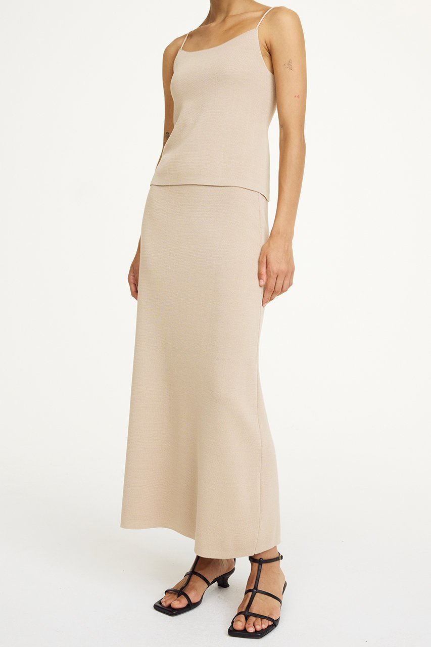 【バイ マレーネ ビルガー/BY MALENE BIRGER】のGILLIAN キャミソール 人気、トレンドファッション・服の通販 founy(ファニー) 　ファッション　Fashion　レディースファッション　Fashion for Women　トップス・カットソー　Cut & Sew Tops　キャミソール&ノースリーブ　Camisoles & Sleeveless Tops　シャツ・ブラウス・オフィスカジュアル　Elegant Blouses & Button-Ups　ロングTシャツ・Tシャツ　Longline T-Shirts & Tees　カットソー・ベーシックTシャツ　Cut-and-Sewn Tops / Stretch Tees & Basics　キャミソール　Camisole, Spaghetti Strap Top　シンプル　Simple, Minimal　ジャケット　Jacket, Outerwear　セットアップ　Set-Up, Coordinated Outfit　タンク　Tank Top, Sleeveless Top　トレンド　Trend, Trending Now　ハンド　Hand, Handmade　フェミニン　Feminine, Girly　今季　This Season, Current Season　春　Spring　other-7|ID: prp329100004418964 ipo3291000000032854308