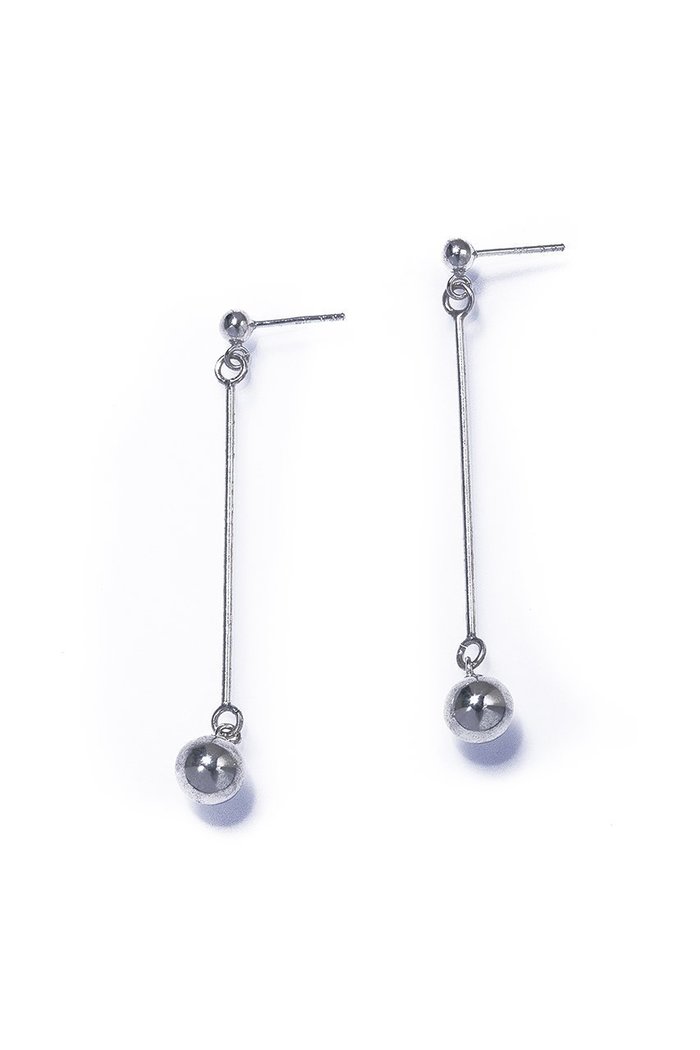 【クイップ クエイント/quip queint】のbowling stick ピアス インテリア・キッズ・メンズ・レディースファッション・服の通販 founy(ファニー) https://founy.com/ ファッション Fashion レディースファッション Fashion for Women ジュエリー Jewelry ファッションリング Fashion Rings イヤリング・フープ・ドロップタイプ Hoop, Drop & Clip Earrings イヤリング Earrings カットソー Cut and Sewn Top シルバー Silver, Metallic Silver セットアップ Set-Up, Coordinated Outfit バランス Balance, Style Balance フォルム Silhouette, Form モダン Modern, Contemporary モノトーン Monotone, Black and White |ID: prp329100004420397 ipo3291000000036144653