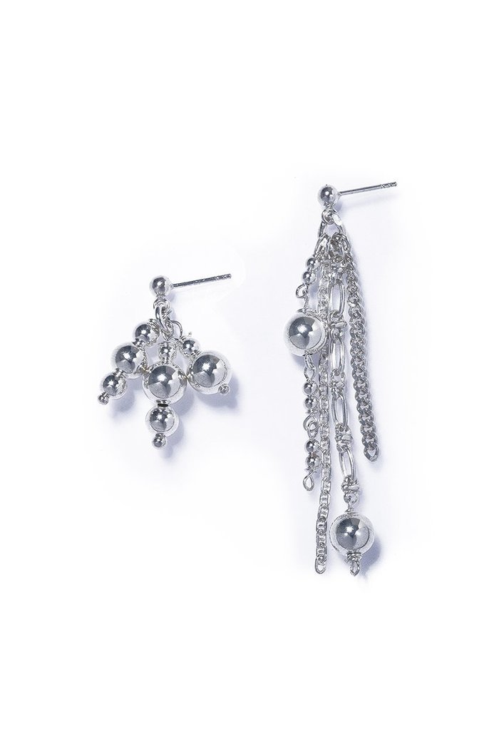 【クイップ クエイント/quip queint】のbowling asymmetry ピアス インテリア・キッズ・メンズ・レディースファッション・服の通販 founy(ファニー) https://founy.com/ ファッション Fashion レディースファッション Fashion for Women ジュエリー Jewelry ファッションリング Fashion Rings イヤリング・フープ・ドロップタイプ Hoop, Drop & Clip Earrings イヤリング Earrings カットソー Cut and Sewn Top シフォン Chiffon, Lightweight Fabric チェーン Chain, Chain Strap モダン Modern, Contemporary モチーフ Motif, Design Theme リネン Linen, Linen Fabric |ID: prp329100004420398 ipo3291000000035788454