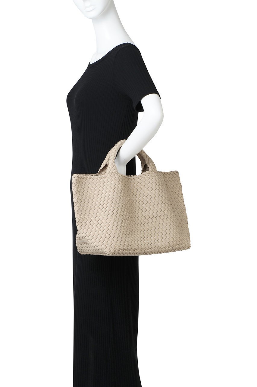 【マルティニーク/martinique】の【NAGHEDI】St Barth Medium トート 人気、トレンドファッション・服の通販 founy(ファニー) 　ファッション　Fashion　レディースファッション　Fashion for Women　バッグ　Bags　スクエア　Square, Square Shape　スタイリッシュ　Stylish, Fashionable　フォルム　Silhouette, Form　ポーチ　Pouch, Small Case　夏　Summer　春　Spring　S/S・春夏　SS, Spring/Summer, Warm Season　軽量　Lightweight, Ultra Light　other-2|ID: prp329100004421977 ipo3291000000036090570