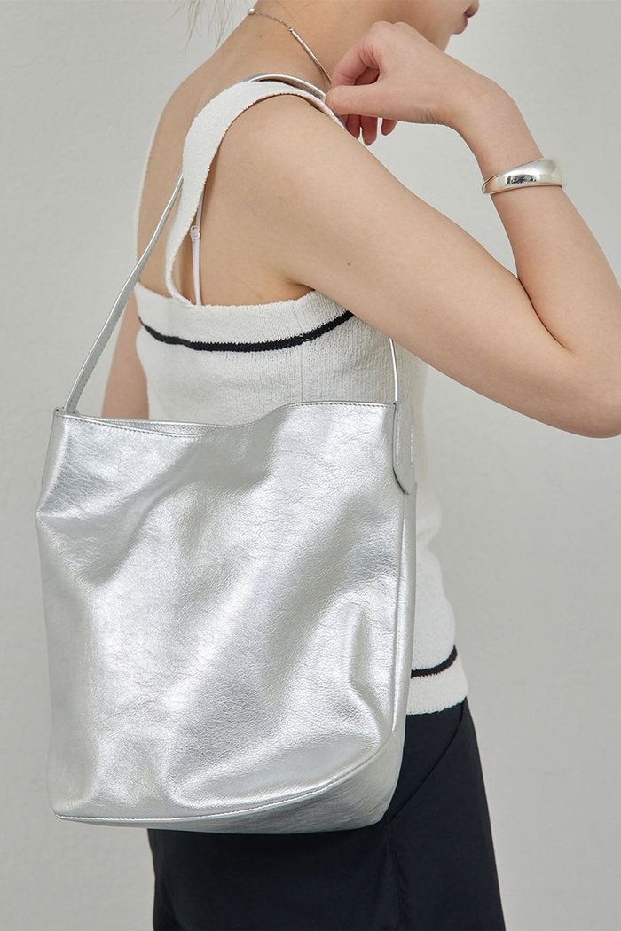 【ガリャルダガランテ/GALLARDAGALANTE】の【2.718】ワンハンドルトートバッグ インテリア・キッズ・メンズ・レディースファッション・服の通販 founy(ファニー) https://founy.com/ ファッション Fashion レディースファッション Fashion for Women バッグ Bags シルバー Silver, Metallic Silver シンプル Simple, Minimal ベーシック Basic, Essential ビジネス 仕事 通勤 Business / Work / Commuting |ID: prp329100004427299 ipo3291000000035102965