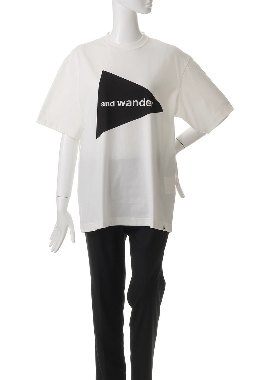 【アンドワンダー/and wander】の【UNISEX】and wander big logo ショートスリーブTシャツ 人気、トレンドファッション・服の通販 founy(ファニー) ファッション Fashion レディースファッション Fashion for Women トップス・カットソー Cut & Sew Tops シャツ・ブラウス・オフィスカジュアル Elegant Blouses & Button-Ups ロングTシャツ・Tシャツ Longline T-Shirts & Tees カットソー・ベーシックTシャツ Cut-and-Sewn Tops / Stretch Tees & Basics ユニセックス Unisex, Genderless ショート Short, Short Length スタイリッシュ Stylish, Fashionable スリーブ Sleeve, Long Sleeve / Short Sleeve フロント Front, Front Design 夏 Summer 定番 Standard, Basic Item 春 Spring S/S・春夏 SS, Spring/Summer, Warm Season other-2|ID: prp329100004431495 ipo3291000000032866585