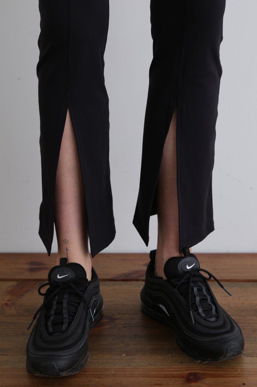 【ル フィル/LE PHIL】の【LE PHIL SPORTS】スリットレギンス 人気、トレンドファッション・服の通販 founy(ファニー) 　ファッション　Fashion　レディースファッション　Fashion for Women　パンツ　Pants & Trousers　レギンス　Leggings & Stretch Pants　シンプル　Simple, Minimal　ストレッチ　Stretch, Stretchy Fabric　スリット　Slit, Slit Detail　フィット　Fit, Slim Fit　フロント　Front, Front Design　ポケット　Pocket, Pocket Detail　レギンス　Leggings, Stretch Pants　other-3|ID: prp329100004433125 ipo3291000000036099456