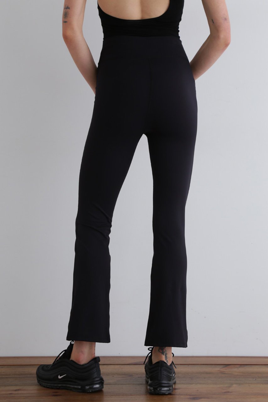 【ル フィル/LE PHIL】の【LE PHIL SPORTS】スリットレギンス 人気、トレンドファッション・服の通販 founy(ファニー) 　ファッション　Fashion　レディースファッション　Fashion for Women　パンツ　Pants & Trousers　レギンス　Leggings & Stretch Pants　シンプル　Simple, Minimal　ストレッチ　Stretch, Stretchy Fabric　スリット　Slit, Slit Detail　フィット　Fit, Slim Fit　フロント　Front, Front Design　ポケット　Pocket, Pocket Detail　レギンス　Leggings, Stretch Pants　other-6|ID: prp329100004433125 ipo3291000000036099459