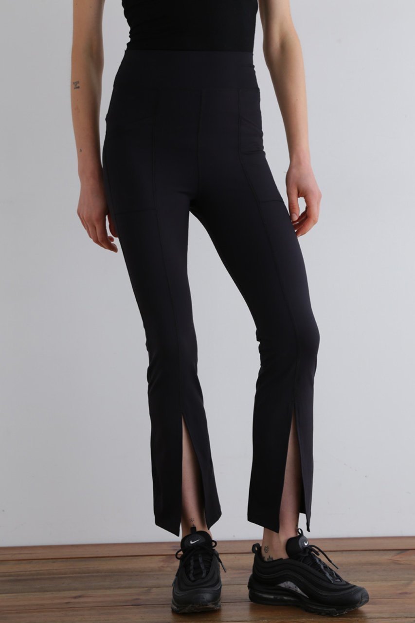 【ル フィル/LE PHIL】の【LE PHIL SPORTS】スリットレギンス 人気、トレンドファッション・服の通販 founy(ファニー) 　ファッション　Fashion　レディースファッション　Fashion for Women　パンツ　Pants & Trousers　レギンス　Leggings & Stretch Pants　シンプル　Simple, Minimal　ストレッチ　Stretch, Stretchy Fabric　スリット　Slit, Slit Detail　フィット　Fit, Slim Fit　フロント　Front, Front Design　ポケット　Pocket, Pocket Detail　レギンス　Leggings, Stretch Pants　other-7|ID: prp329100004433125 ipo3291000000036099460