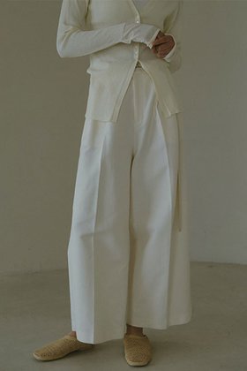 【エトレトウキョウ/ETRE TOKYO】のベルテッドハイウエストタックパンツ 人気、トレンドファッション・服の通販 founy(ファニー) ファッション Fashion レディースファッション Fashion for Women パンツ Pants & Trousers シンプル Simple, Minimal ストレート Straight, Straight Cut センター Center, Center Line ベーシック Basic, Essential ワイド Wide, Wide Fit 今季 This Season, Current Season |ID:prp329100004434702