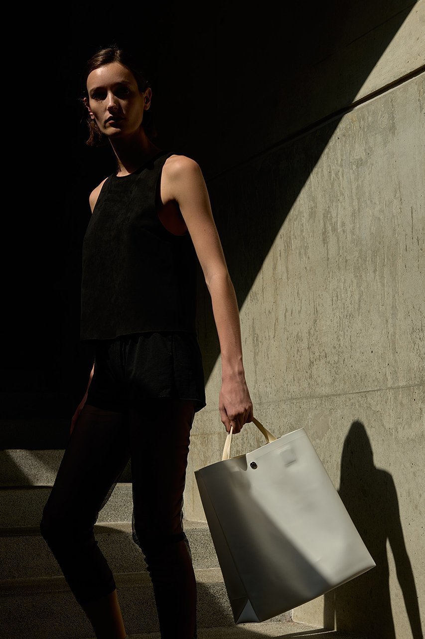 【ジ アートオブキャリング/THE ART OF CARRYING】のPAPER B トートバッグ 人気、トレンドファッション・服の通販 founy(ファニー) 　ファッション　Fashion　レディースファッション　Fashion for Women　バッグ　Bags　なめらか　Smooth, Silky Texture　シンプル　Simple, Minimal　モダン　Modern, Contemporary　軽量　Lightweight, Ultra Light　other-2|ID: prp329100004434810 ipo3291000000032779141