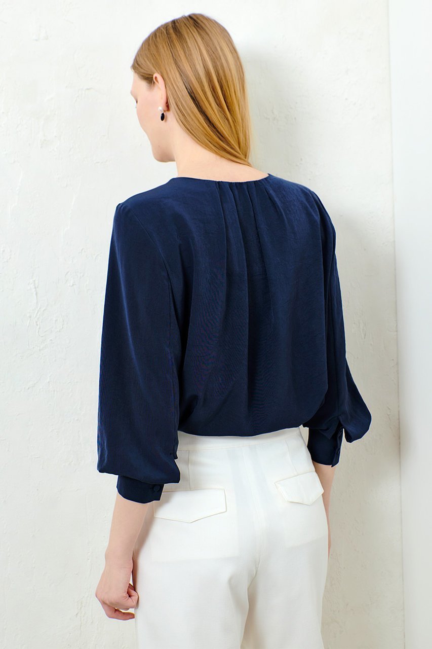 【アルアバイル/allureville】のシルキータックボウブラウス 人気、トレンドファッション・服の通販 founy(ファニー) 　ファッション　Fashion　レディースファッション　Ladies' Fashion Online　トップス・カットソー　Tops/Tshirt　シャツ/ブラウス　Shirts/Blouses　おすすめ　Recommend　エレガント 上品　Elegant　スリーブ　Sleeve　ダウン　Down　デニム　Denim　ドレープ　Drape　リボン　Ribbon　ロング　Long　再入荷　Restock/Back In Stock/Re Arrival　other-8|ID: prp329100004444672 ipo3291000000032233018