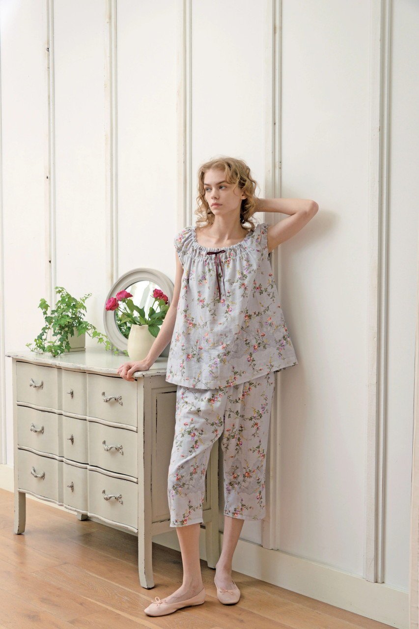 【イクコ/IKUKO】のダブルガーゼ花柄プリント フレンチスリーブパジャマ 人気、トレンドファッション・服の通販 founy(ファニー) 　ファッション　Fashion　レディースファッション　Fashion for Women　アンティーク　Antique-Inspired　ダブル　Double, Double-Breasted　パジャマ　Pajamas, Sleepwear　フェミニン　Feminine, Girly　プリント　Print, Printed Pattern　リボン　Ribbon, Bow　リラックス　Relax, Relaxed Fit　レース　Lace, Lace Fabric　ローズ　Rose, Rose Motif　吸水　Absorbent, Quick-Dry　夏　Summer　定番　Standard, Basic Item　春　Spring　S/S・春夏　SS, Spring/Summer, Warm Season　other-7|ID: prp329100004446171 ipo3291000000032833453