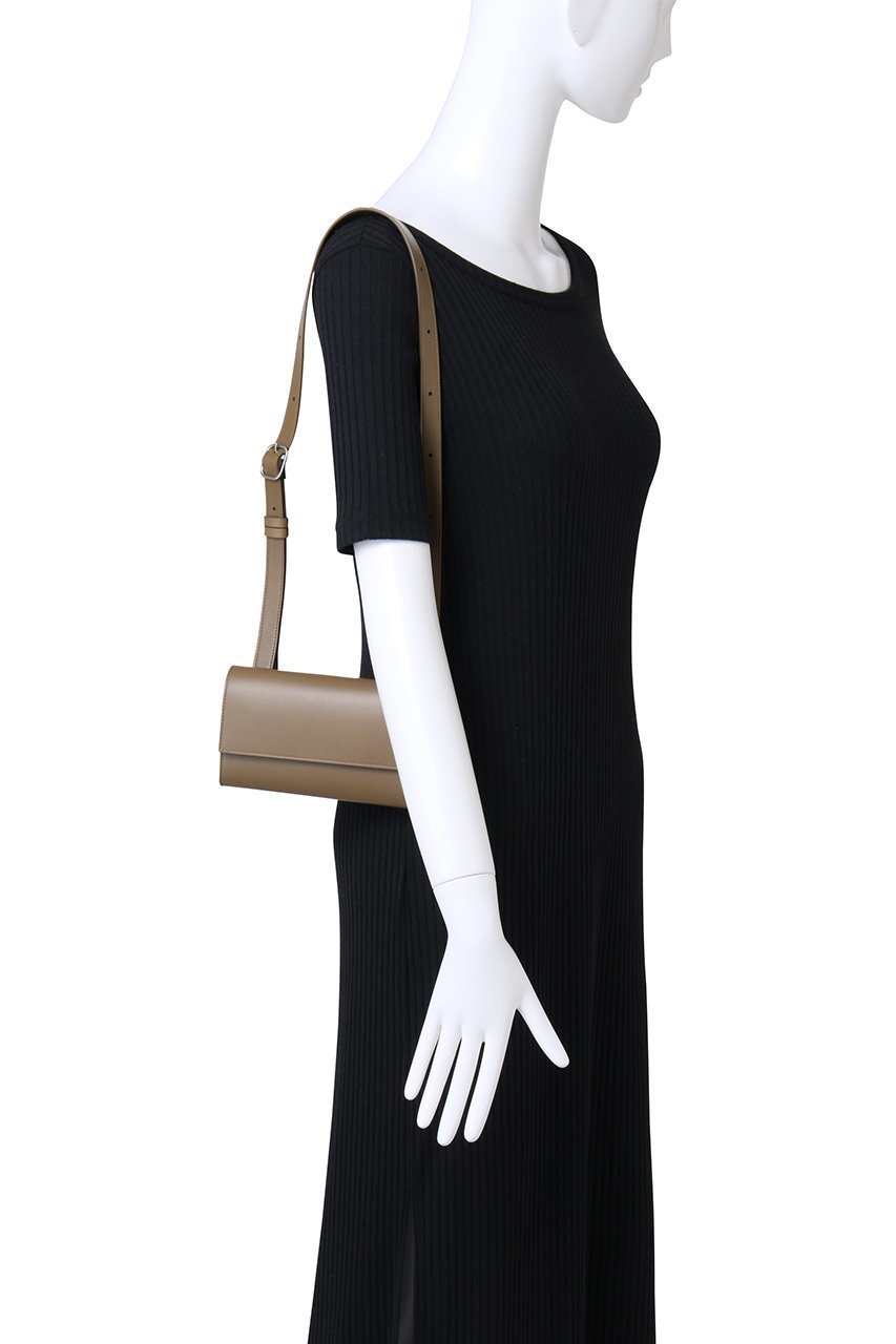 【ザ ロウ/THE ROW】のBELT FLAP BAG 人気、トレンドファッション・服の通販 founy(ファニー) 　ファッション　Fashion　レディースファッション　WOMEN　バッグ　Bag　なめらか　Smooth　オケージョン　Occasion　コンパクト　Compact　ショルダー　Shoulder　スクエア　Square　フォルム　Form　フラップ　Flap　ポシェット　Pochette　ロング　Long　エレガント 上品　Elegant　other-2|ID: prp329100004447285 ipo3291000000031254318