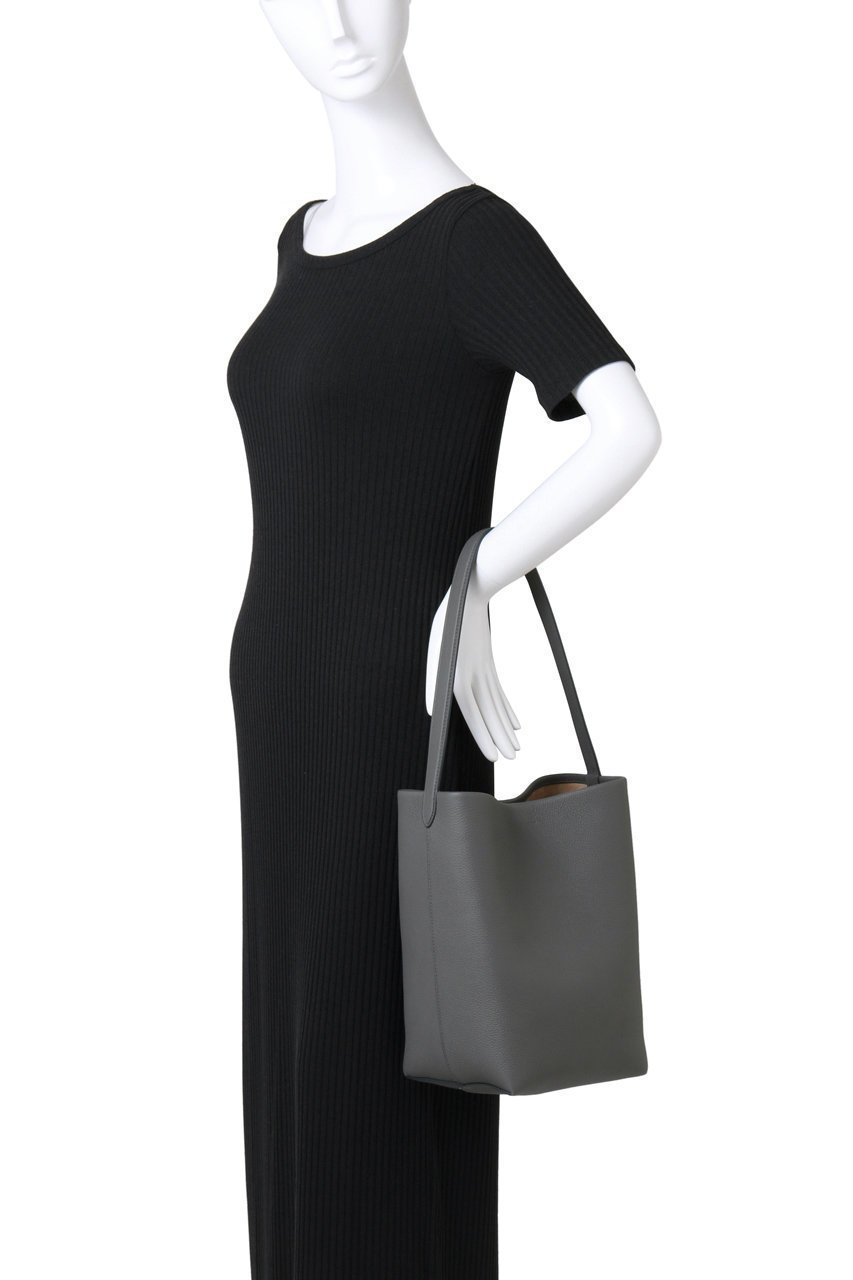 【ザ ロウ/THE ROW】のMEDIUM N/S PARK TOTE 人気、トレンドファッション・服の通販 founy(ファニー) 　ファッション　Fashion　レディースファッション　WOMEN　バッグ　Bag　シンプル　Simple　フォルム　Form　ポーチ　Pouch　財布　Wallet　other-2|ID: prp329100004447287 ipo3291000000031254331