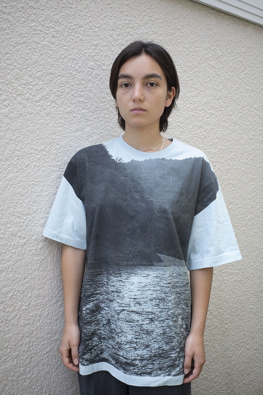 【セヤ/SEYA】のWATER RIVER フォトプリントTシャツ 人気、トレンドファッション・服の通販 founy(ファニー) 　ファッション　Fashion　レディースファッション　Fashion for Women　トップス・カットソー　Cut & Sew Tops　シャツ/ブラウス　Elegant Blouses & Button-Ups　ロング / Tシャツ　Longline T-Shirts & Tees　カットソー　Cut-and-Sewn Tops / Stretch Tees & Basics　ショート　Short, Short Length　スリーブ　Sleeve, Long Sleeve / Short Sleeve　プリント　Print, Printed Pattern　定番　Standard, Basic Item　other-8|ID: prp329100004451764 ipo3291000000031604348