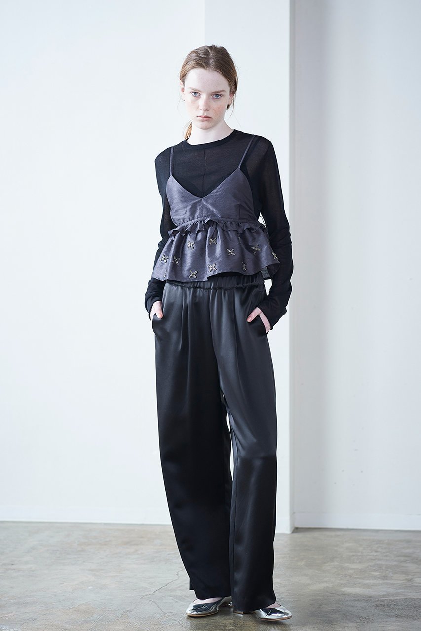 【マリリンムーン/MARILYN MOON】の【SOI-MeME】ビーズモチーフタフタキャミソール 人気、トレンドファッション・服の通販 founy(ファニー) 　ファッション　Fashion　レディースファッション　Fashion for Women　トップス・カットソー　Cut & Sew Tops　キャミソール&ノースリーブ　Camisoles & Sleeveless Tops　シャツ・ブラウス・オフィスカジュアル　Elegant Blouses & Button-Ups　ロングTシャツ・Tシャツ　Longline T-Shirts & Tees　カットソー・ベーシックTシャツ　Cut-and-Sewn Tops / Stretch Tees & Basics　おすすめ　Recommended / Our Picks　キャミ　Camisole, Cami Top　キャミソール　Camisole, Spaghetti Strap Top　セットアップ　Set-Up, Coordinated Outfit　タフタ　Taffeta, Structured Fabric　タンク　Tank Top, Sleeveless Top　フェミニン　Feminine, Girly　フリル　Frill, Ruffle　モチーフ　Motif, Design Theme　リボン　Ribbon, Bow　other-6|ID: prp329100004454737 ipo3291000000036008469