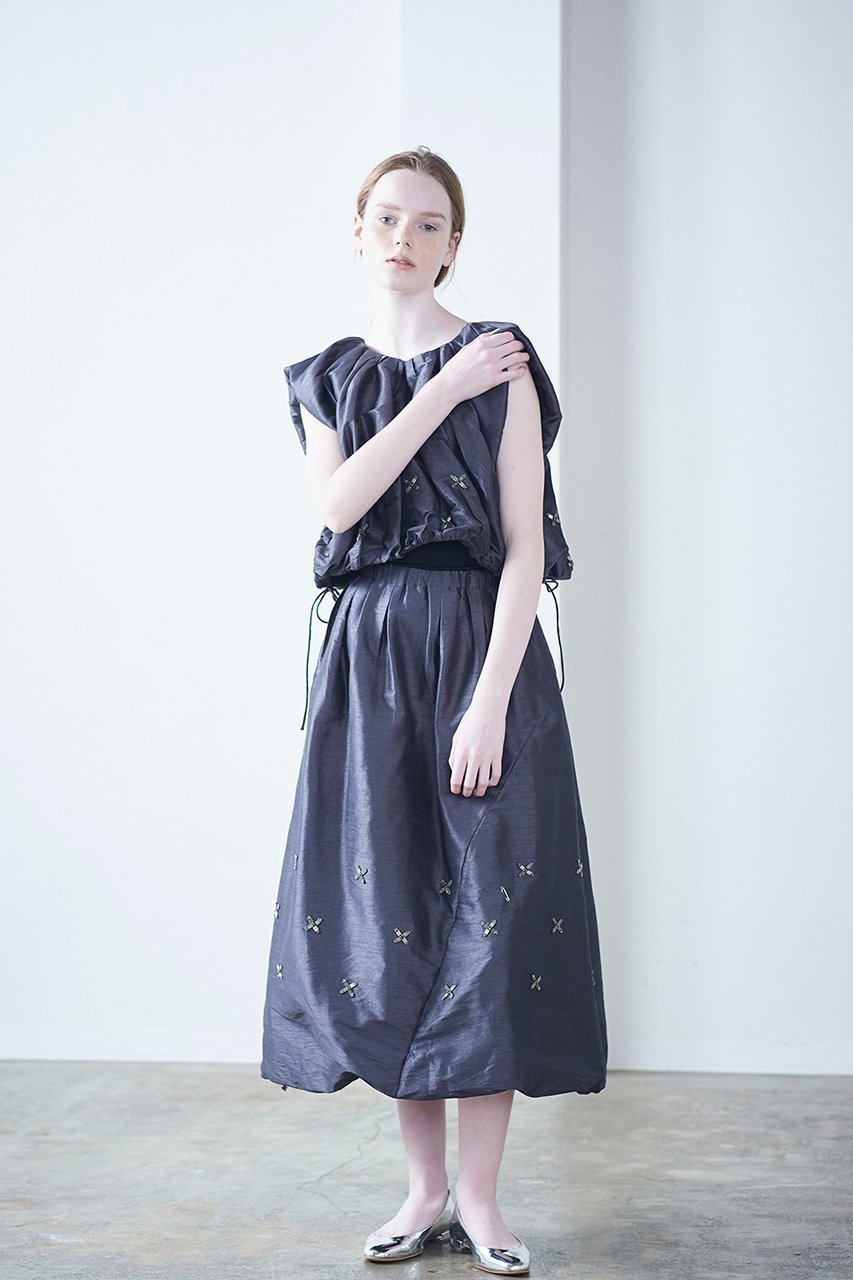 【マリリンムーン/MARILYN MOON】の【SOI-MeME】ビーズモチーフタフタアシンメトリーバルーンスカート 人気、トレンドファッション・服の通販 founy(ファニー) 　ファッション　Fashion　レディースファッション　Fashion for Women　スカート　Skirts　おすすめ　Recommended / Our Picks　エレガント 上品　Elegant　オケージョン　Occasion Wear　ギャザー　Gathered, Ruffled　セットアップ　Set-Up, Coordinated Outfit　バルーン　Balloon, Balloon Silhouette　モチーフ　Motif, Design Theme　other-6|ID: prp329100004454739 ipo3291000000035813378