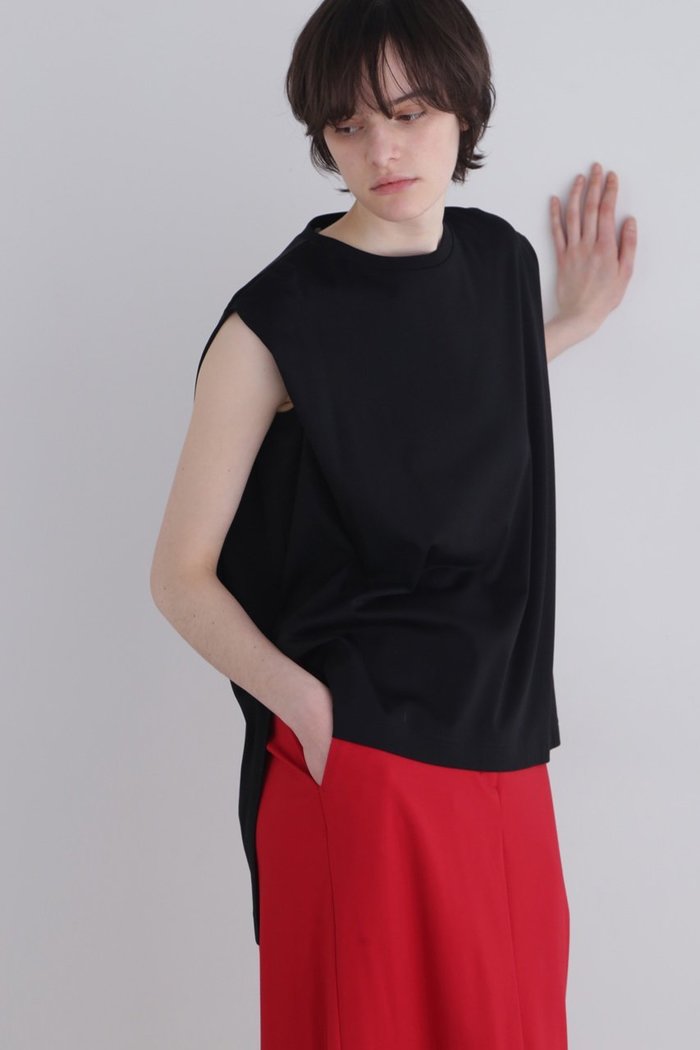 【ル フィル/LE PHIL】のシルキースムースノースリーブT インテリア・キッズ・メンズ・レディースファッション・服の通販 founy(ファニー) https://founy.com/ ファッション Fashion レディースファッション Fashion for Women トップス・カットソー Cut & Sew Tops キャミソール&ノースリーブ Camisoles & Sleeveless Tops シャツ・ブラウス・オフィスカジュアル Elegant Blouses & Button-Ups ロングTシャツ・Tシャツ Longline T-Shirts & Tees カットソー・ベーシックTシャツ Cut-and-Sewn Tops / Stretch Tees & Basics おすすめ Recommended / Our Picks キャミソール Camisole, Spaghetti Strap Top タンク Tank Top, Sleeveless Top ドレープ Drape, Draping Fabric リラックス Relax, Relaxed Fit エレガント 上品 Elegant |ID: prp329100004454752 ipo3291000000032810455