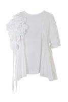 【アユーシ/AAYUSHI】のフラワーモチーフアシメヘムブラウス 人気、トレンドファッション・服の通販 founy(ファニー) ファッション Fashion レディースファッション Fashion for Women トップス・カットソー Cut & Sew Tops シャツ・ブラウス・オフィスカジュアル Elegant Blouses & Button-Ups 花柄・フラワープリント・モチーフ Floral Prints & Motifs / Flower Pattern Tops エレガント 上品 Elegant ショート Short, Short Length スリーブ Sleeve, Long Sleeve / Short Sleeve フラワー Flower, Floral フレア Flare, Flared モチーフ Motif, Design Theme リボン Ribbon, Bow 再入荷 Restock / Back in Stock |ID:prp329100004457665