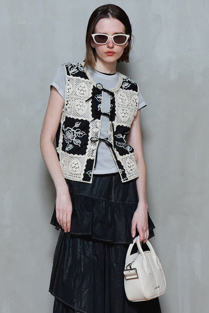 【メゾンスペシャル/MAISON SPECIAL】の2way Embroidery Vest/2WAYエンブロイダリーベスト 人気、トレンドファッション・服の通販 founy(ファニー) 　ファッション　Fashion　レディースファッション　Fashion for Women　アウター　Coat / Outerwear Collection　レディースジャケット・軽アウター　Jackets　かぎ針　Crochet　コンパクト　Compact, Small Size　ジャケット　Jacket, Outerwear　セットアップ　Set-Up, Coordinated Outfit　ドッキング　Docking, Mixed Material　フラワー　Flower, Floral　ブロック　Block, Solid Block Pattern　ベスト　Vest, Waistcoat　モチーフ　Motif, Design Theme　おすすめ　Recommended / Our Picks　other-7|ID: prp329100004464626 ipo3291000000036888420