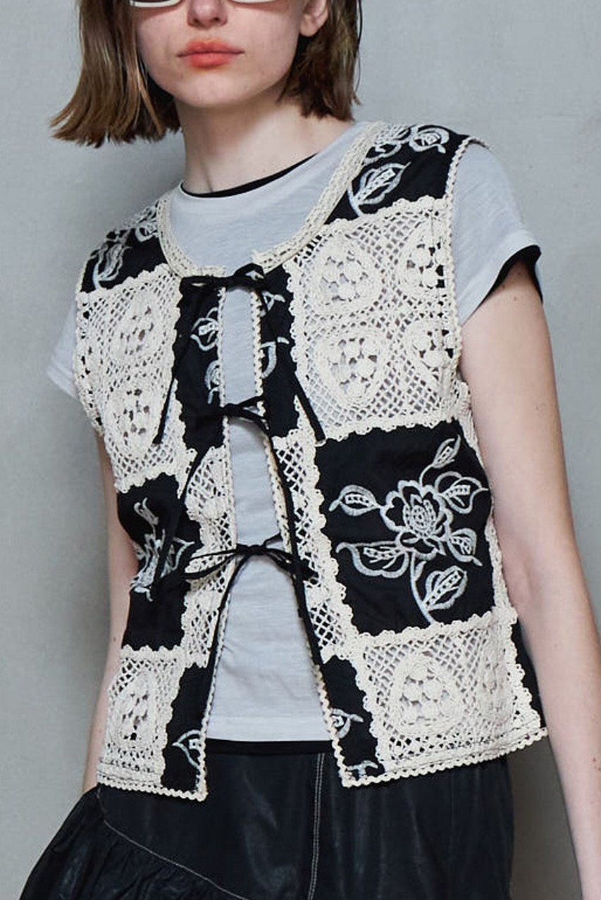 【メゾンスペシャル/MAISON SPECIAL】の2way Embroidery Vest/2WAYエンブロイダリーベスト 人気、トレンドファッション・服の通販 founy(ファニー) 　ファッション　Fashion　レディースファッション　Fashion for Women　アウター　Coat / Outerwear Collection　レディースジャケット・軽アウター　Jackets　かぎ針　Crochet　コンパクト　Compact, Small Size　ジャケット　Jacket, Outerwear　セットアップ　Set-Up, Coordinated Outfit　ドッキング　Docking, Mixed Material　フラワー　Flower, Floral　ブロック　Block, Solid Block Pattern　ベスト　Vest, Waistcoat　モチーフ　Motif, Design Theme　おすすめ　Recommended / Our Picks　other-8|ID: prp329100004464626 ipo3291000000036888421