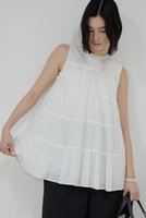 【ガリャルダガランテ/GALLARDAGALANTE】の【MARIHA】ミューズのブラウス 人気、トレンドファッション・服の通販 founy(ファニー) ファッション Fashion レディースファッション Fashion for Women トップス・カットソー Cut & Sew Tops キャミソール&ノースリーブ Camisoles & Sleeveless Tops シャツ・ブラウス・オフィスカジュアル Elegant Blouses & Button-Ups アクセサリー Fashion Accessories エレガント 上品 Elegant コレクション Collection, Seasonal Line ジュエリー Jewelry, Accessories ノースリーブ Sleeveless, No-Sleeve バランス Balance, Style Balance |ID:prp329100004464634