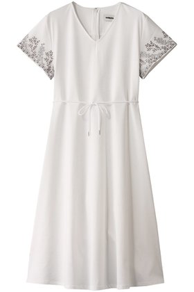 【ロキト/LOKITHO】 Vネック エンブロイダリー ドレス人気、トレンドファッション・服の通販 founy(ファニー) ファッション Fashion レディースファッション Fashion for Women ワンピース Dresses フォーマル・パーティードレス・結婚式用ドレス Elegant & Casual Dresses チュニック Tunic Tops & Dresses なめらか Smooth, Silky Texture エンブロイダリー Embroidery Design シンプル Simple, Minimal チュニック Tunic, Long Top ドレス Dress, One-Piece ドレープ Drape, Draping Fabric リゾート Resort, Vacation Style ロング Long, Long-Length エレガント 上品 Elegant 夏 Summer |ID:prp329100004465566